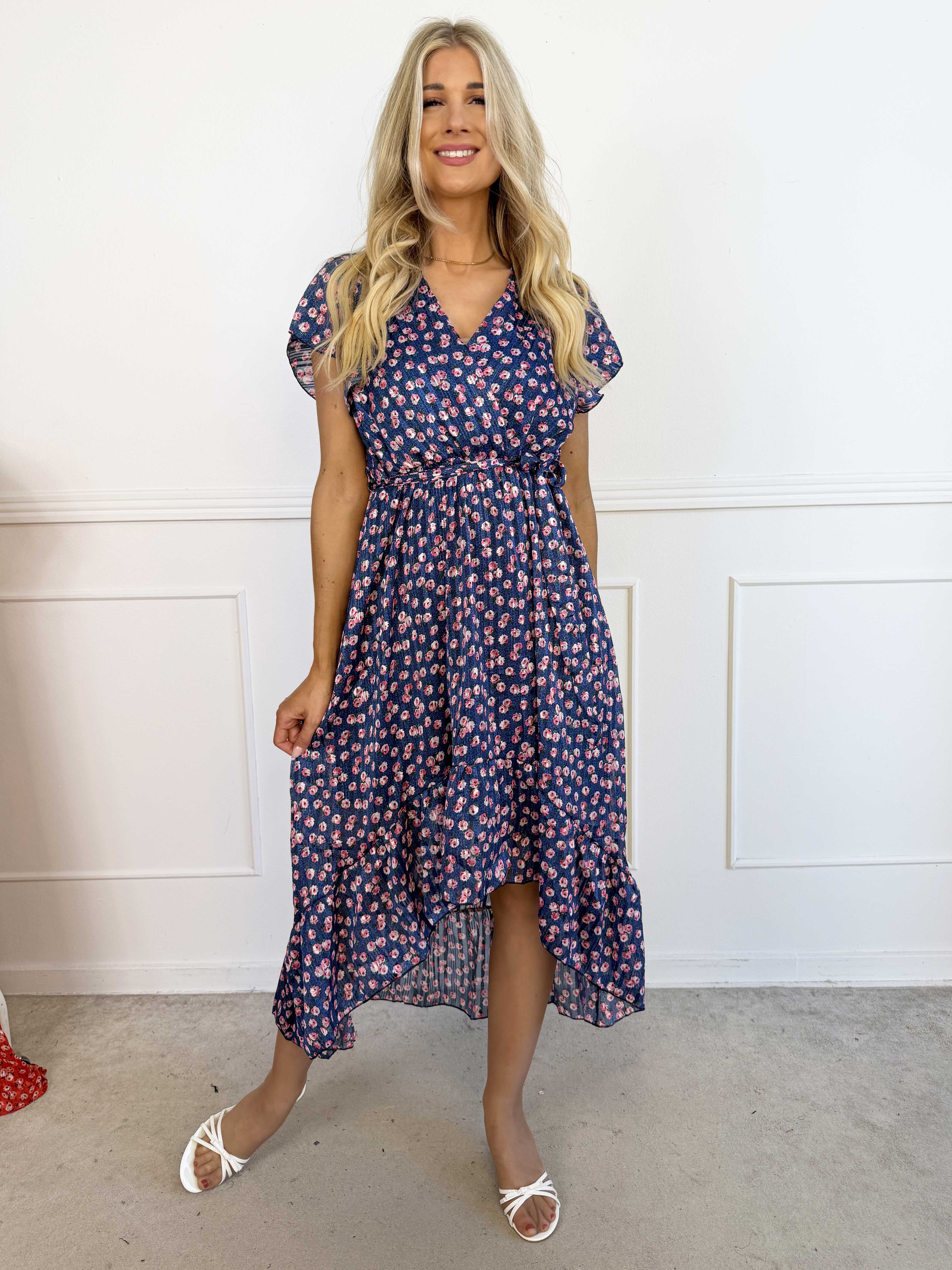 Jamin - Vacker blommig klänning med hög-låg kjol